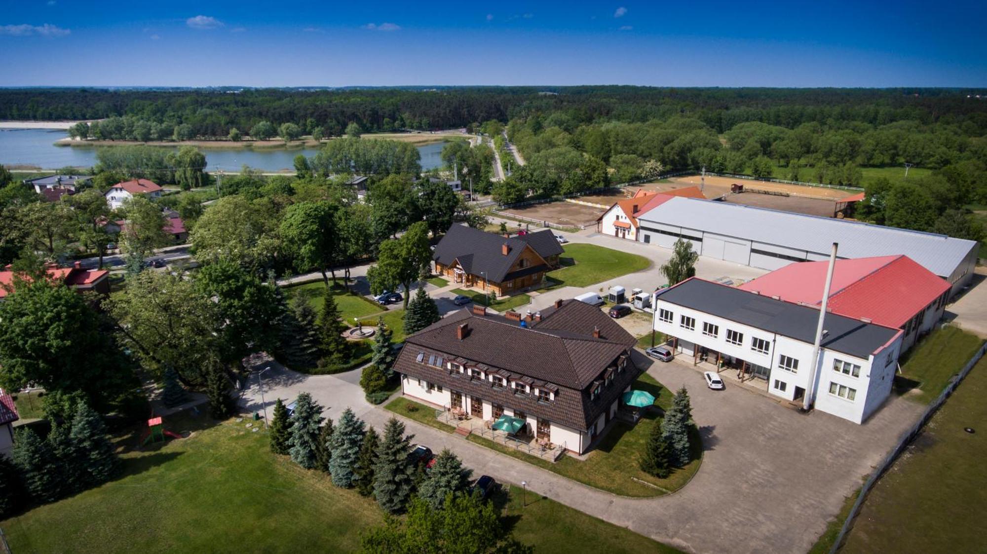 Hotel I Restauracja Borowianka Острув-Велькопольски Экстерьер фото
