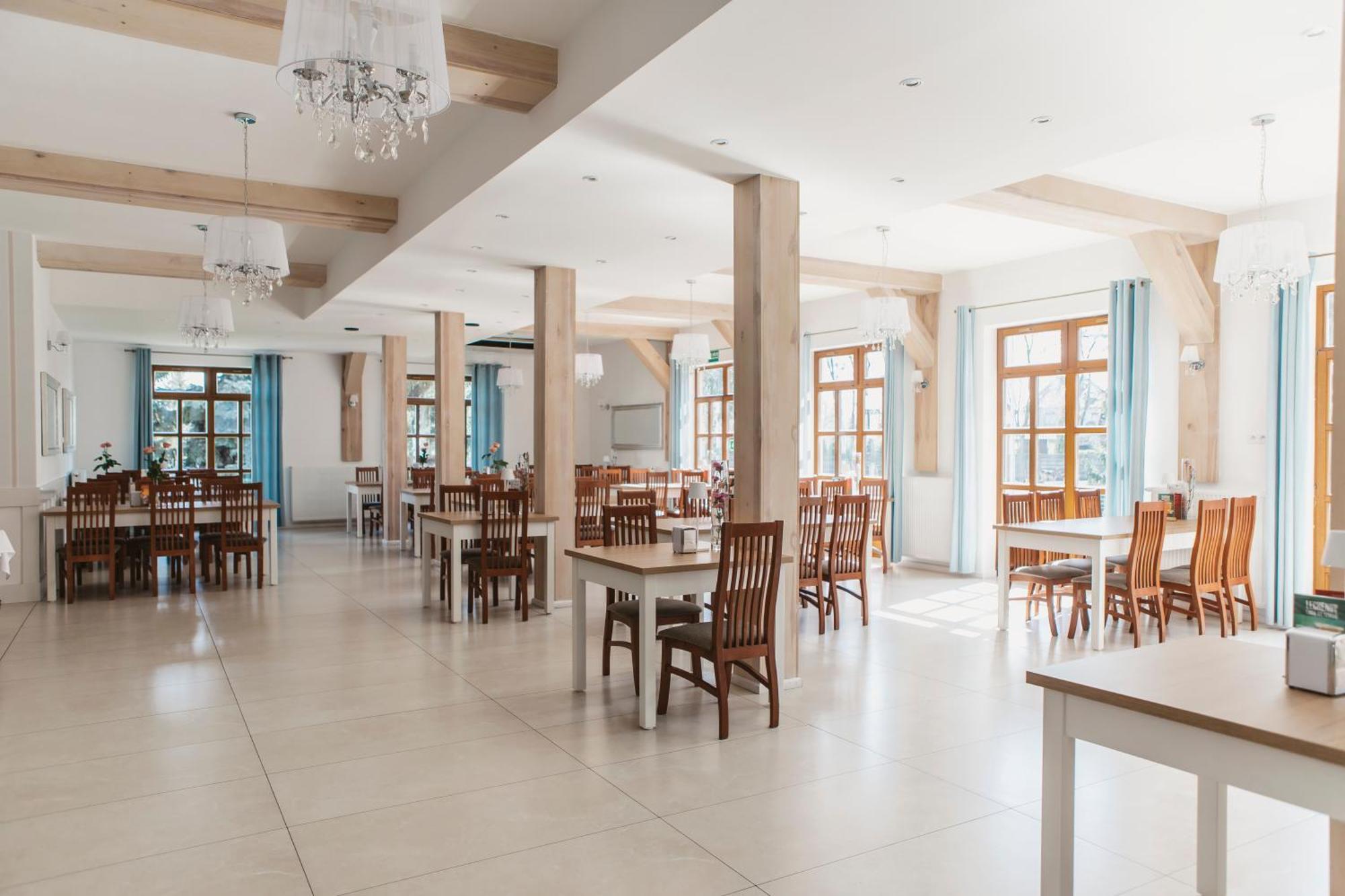 Hotel I Restauracja Borowianka Острув-Велькопольски Экстерьер фото