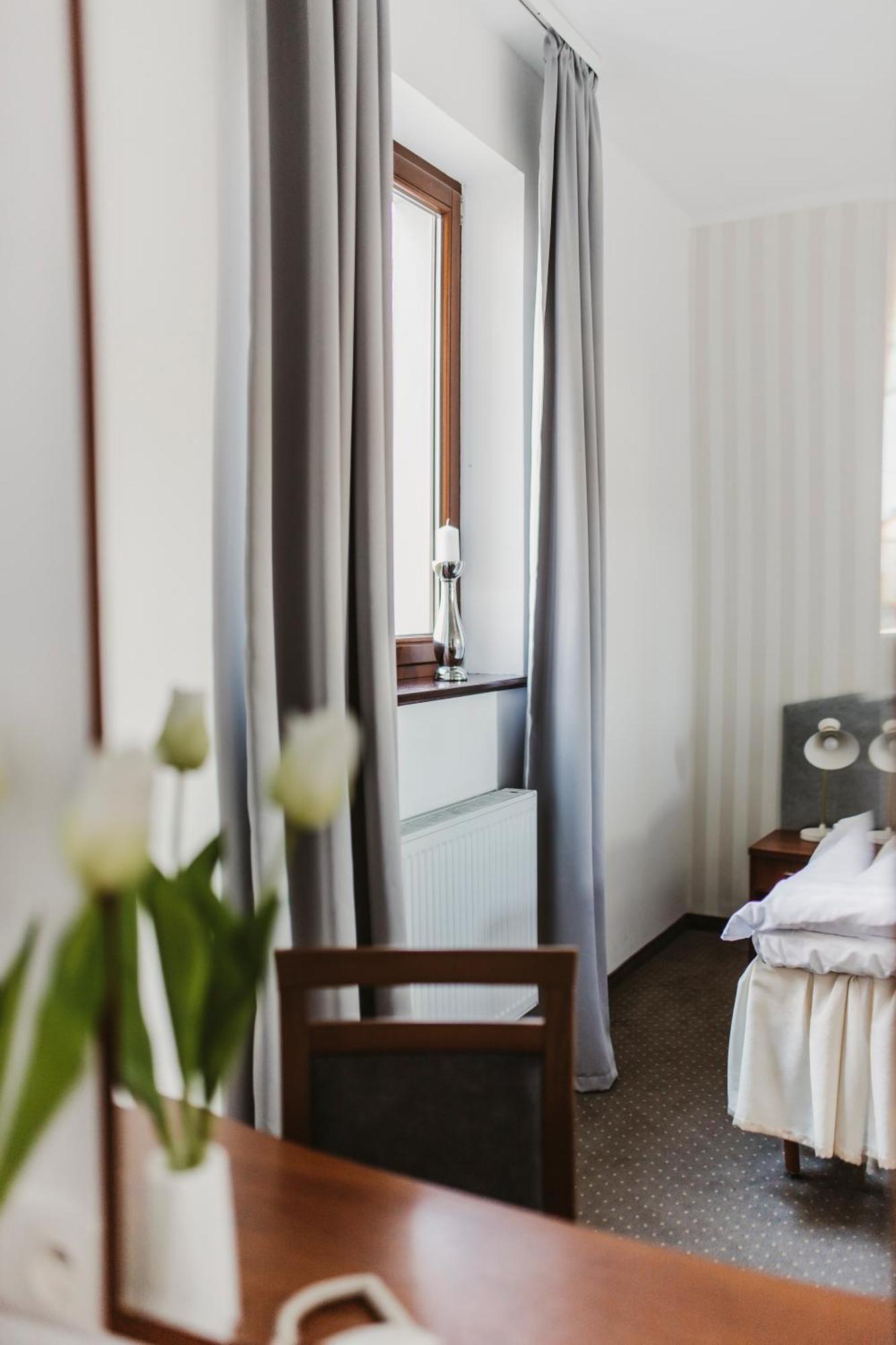 Hotel I Restauracja Borowianka Острув-Велькопольски Экстерьер фото