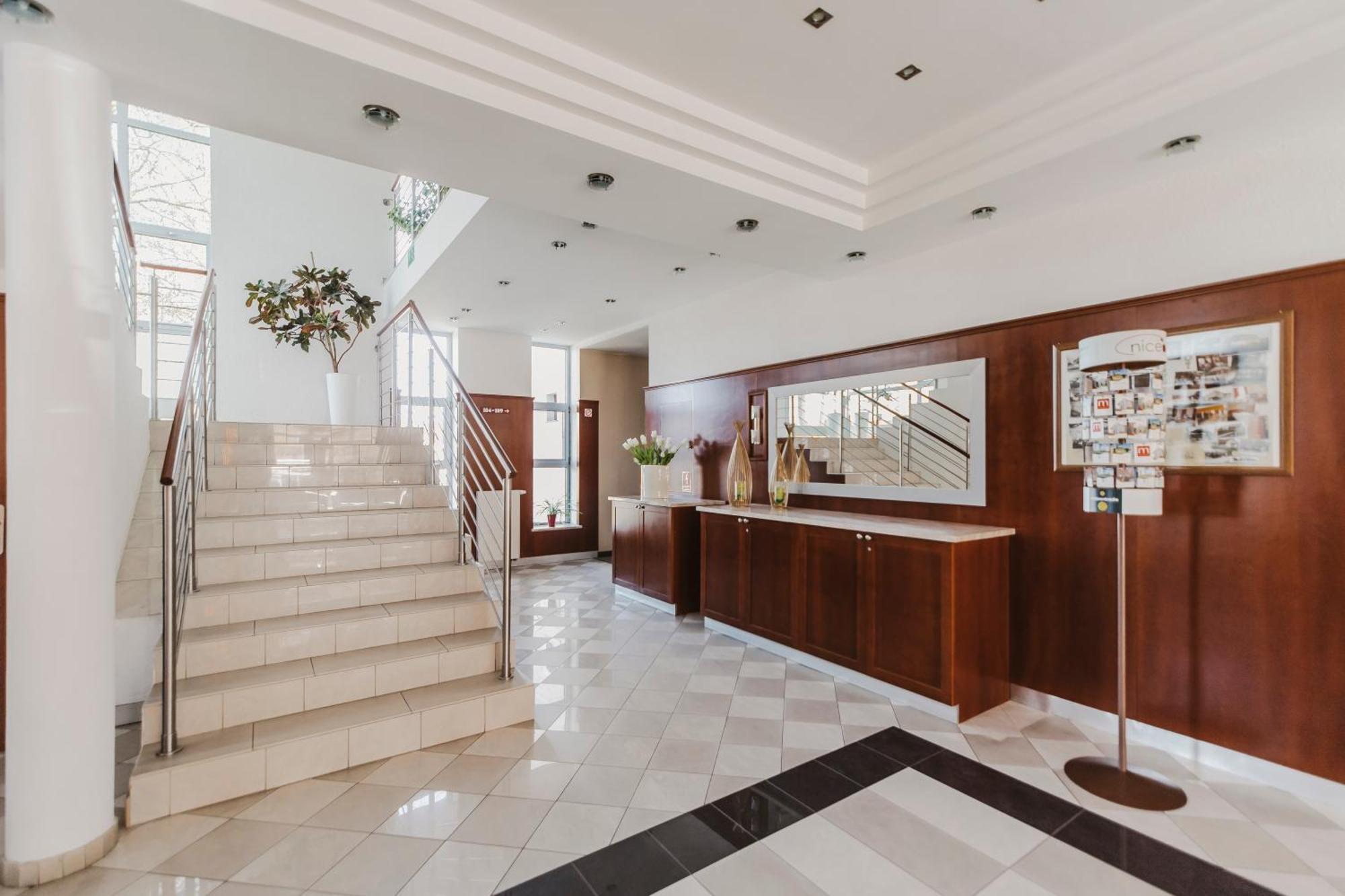 Hotel I Restauracja Borowianka Острув-Велькопольски Экстерьер фото