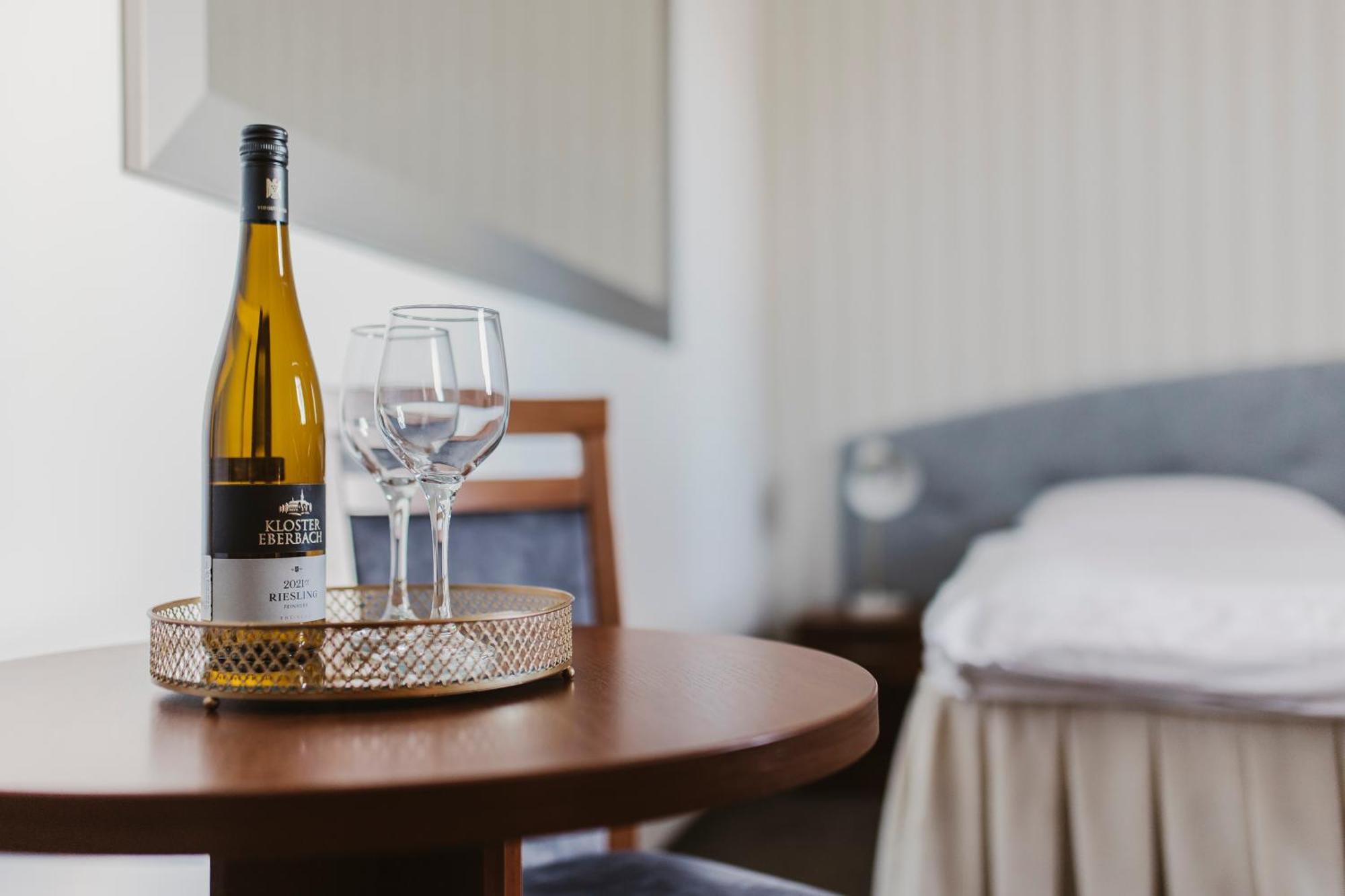 Hotel I Restauracja Borowianka Острув-Велькопольски Экстерьер фото