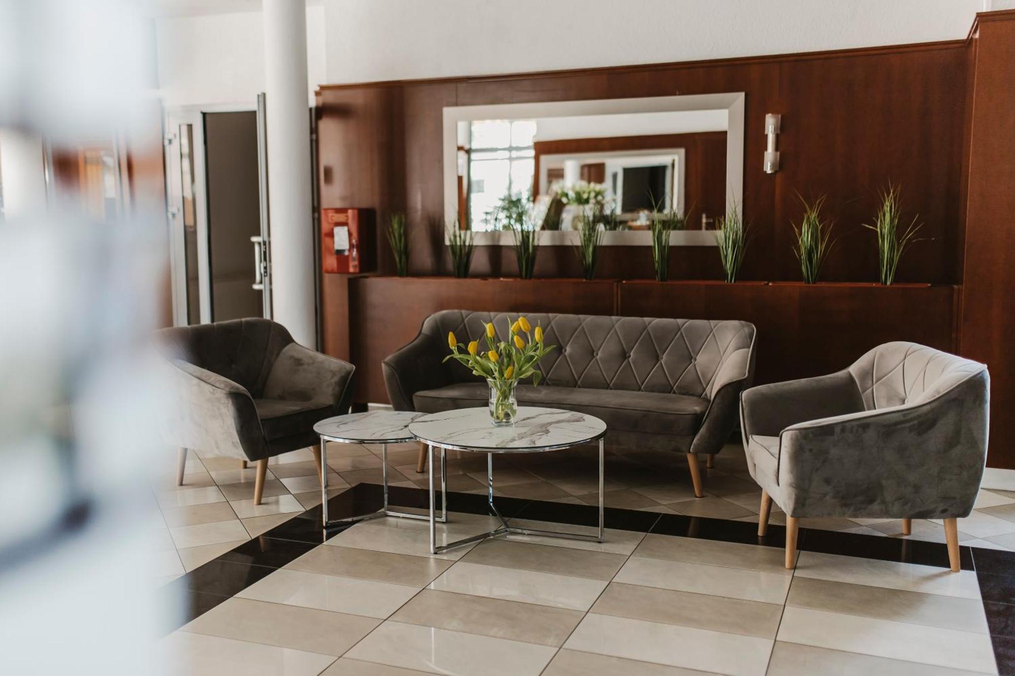 Hotel I Restauracja Borowianka Острув-Велькопольски Экстерьер фото