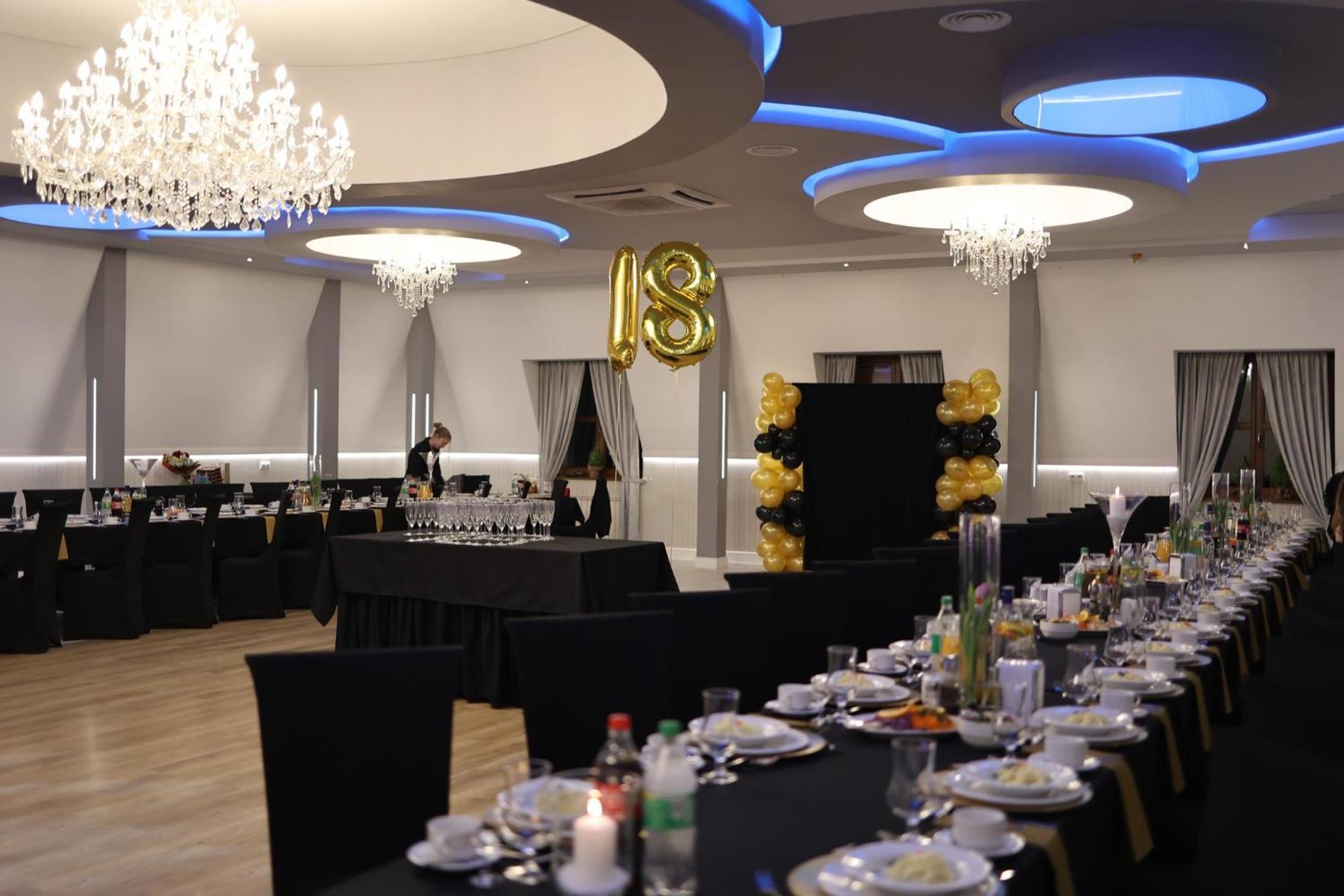 Hotel I Restauracja Borowianka Острув-Велькопольски Экстерьер фото