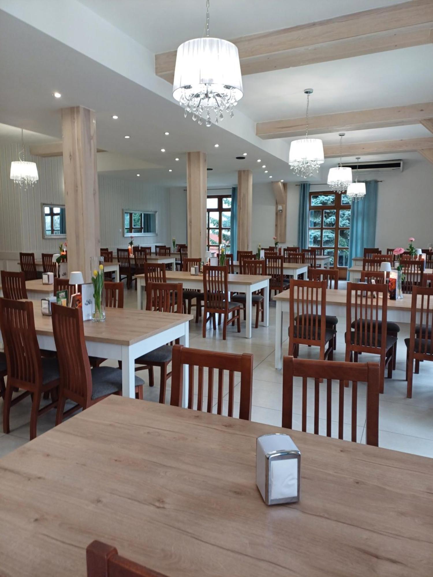Hotel I Restauracja Borowianka Острув-Велькопольски Экстерьер фото