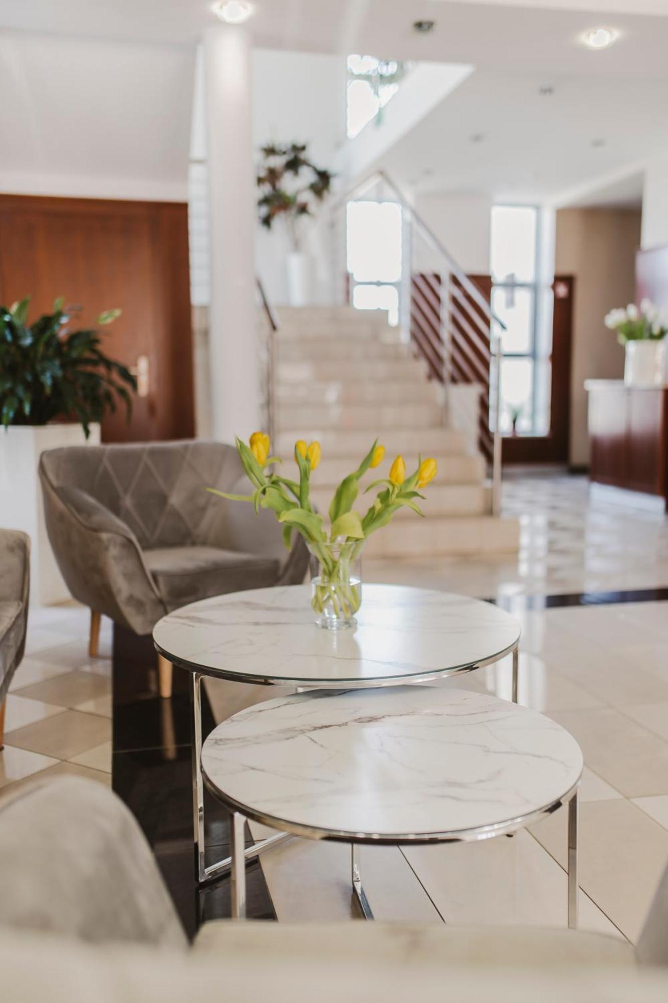 Hotel I Restauracja Borowianka Острув-Велькопольски Экстерьер фото