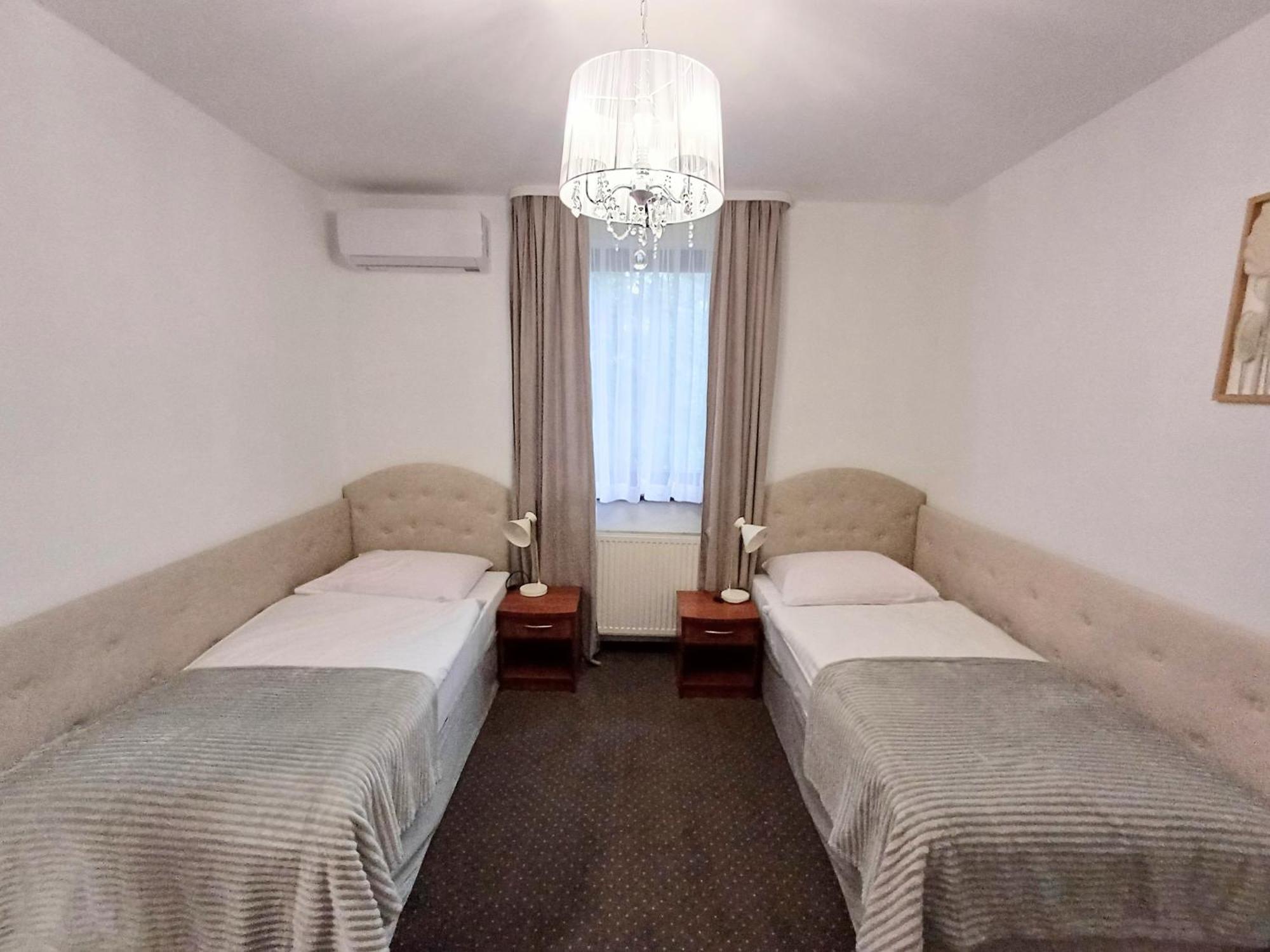 Hotel I Restauracja Borowianka Острув-Велькопольски Экстерьер фото