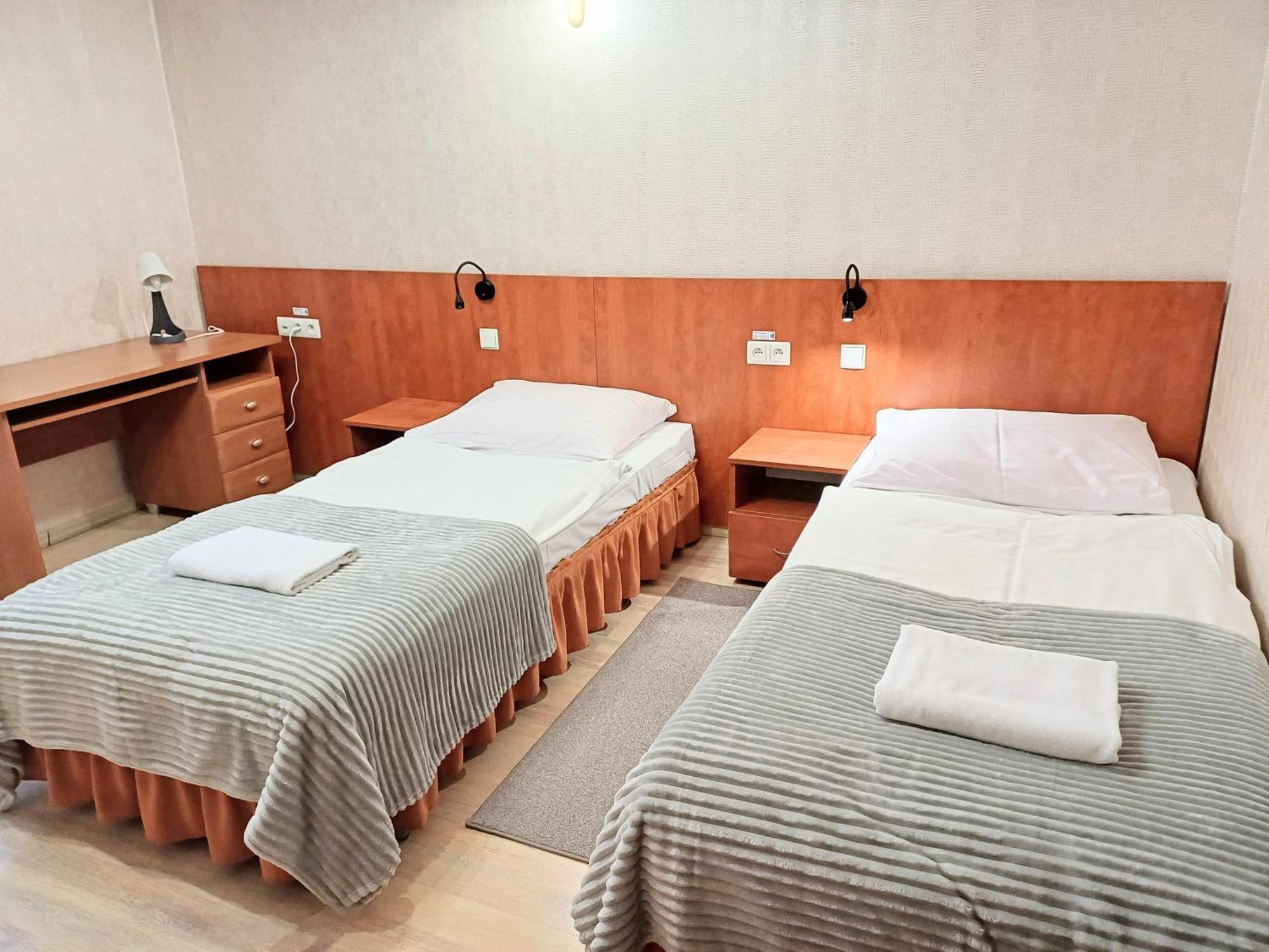 Hotel I Restauracja Borowianka Острув-Велькопольски Экстерьер фото